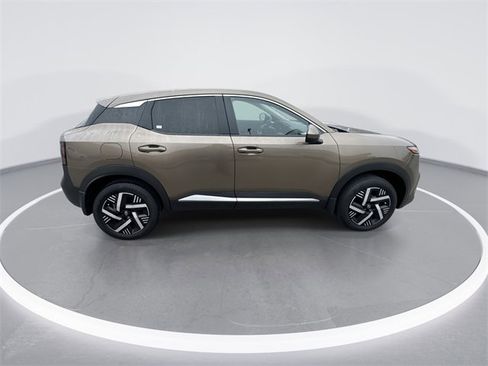 Certified 2025 Nissan Kicks SV image 9