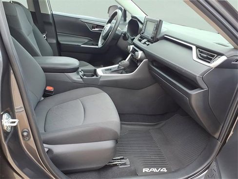 Used 2020 Toyota RAV4 XLE image 20