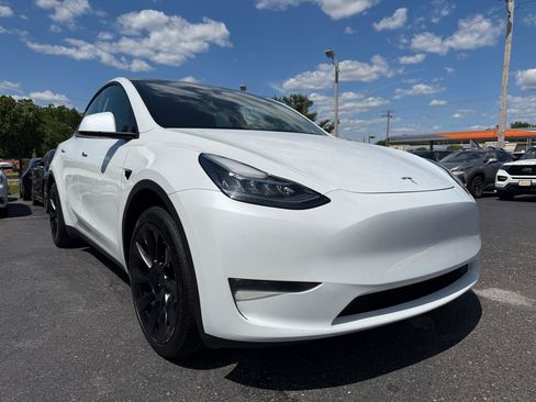Used 2023 Tesla Model Y Long Range AWD/4WD image 3