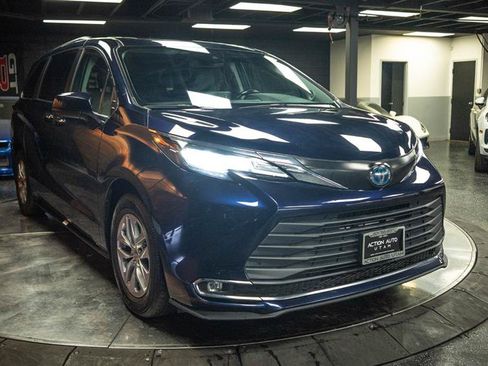 Used 2022 Toyota Sienna XLE w/ XLE Plus Package AWD/4WD image 5
