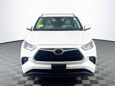 Used 2020 Toyota Highlander XLE image 2