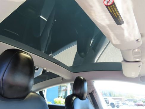 Used 2020 Tesla Model 3 Standard Range Plus RWD image 33