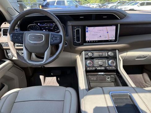Used 2021 GMC Yukon XL Denali w/ Denali Premium Package AWD/4WD image 18