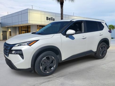 Used 2025 Nissan Rogue SV FWD image 2