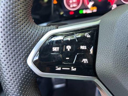 Used 2022 Volkswagen GTI SE FWD image 17