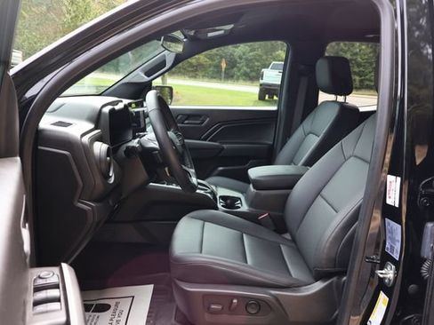 Used 2026 Chevrolet Colorado Trail Boss AWD/4WD image 17