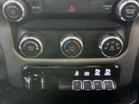Used 2019 RAM 2500 Big Horn AWD/4WD image 18