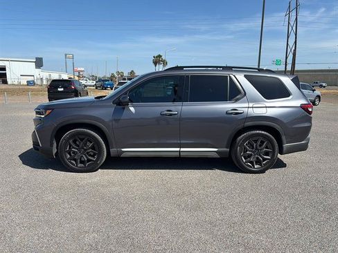Used 2025 Honda Pilot Touring image 4