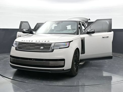 Used 2025 Land Rover Range Rover SV AWD/4WD image 44