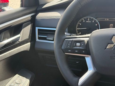 New 2026 Mitsubishi Outlander SE image 10