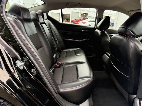 Used 2023 Nissan Altima 2.5 SR FWD image 10