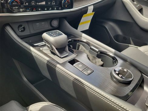 New 2026 Nissan Rogue Platinum w/ Platinum Premium Package image 13