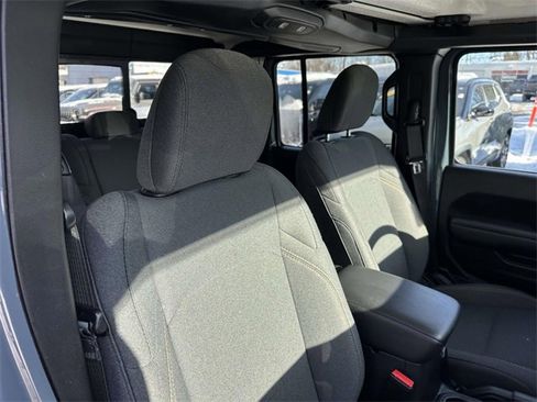 Certified 2024 Jeep Gladiator Nighthawk image 25