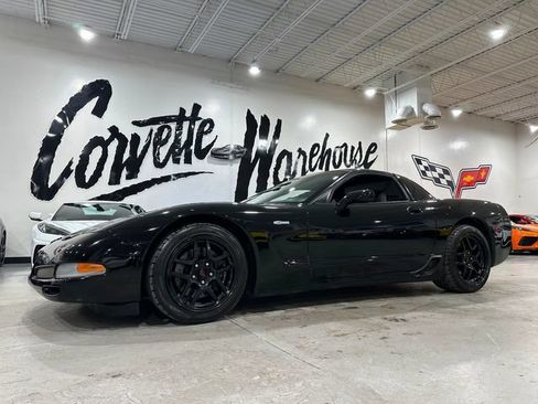 Used 2002 Chevrolet Corvette Z06 w/ Memory Pkg RWD image 1