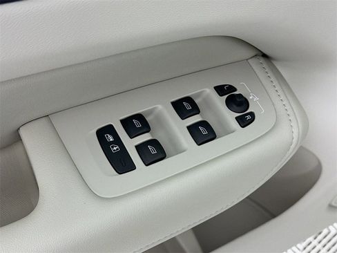 Used 2023 Volvo XC60 B6 Ultimate w/ Climate Package image 19