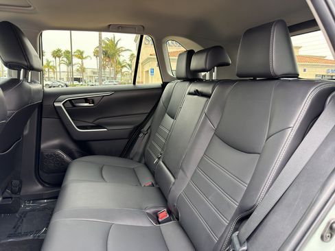 Used 2022 Toyota RAV4 XLE Premium FWD image 8