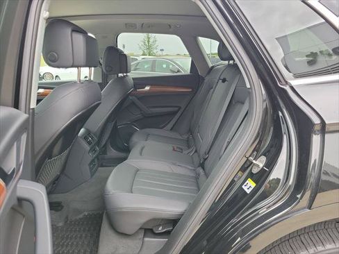 Certified 2023 Audi Q5 2.0T Premium w/ Convenience Package AWD/4WD image 6