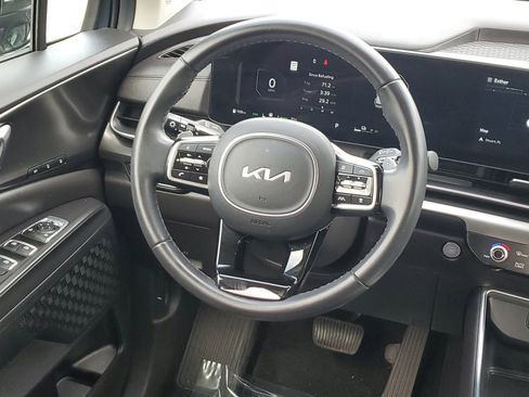 Used 2025 Kia Carnival SX w/ SX Dark Edition Package image 17