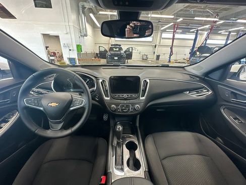 Used 2017 Chevrolet Malibu LT FWD image 7