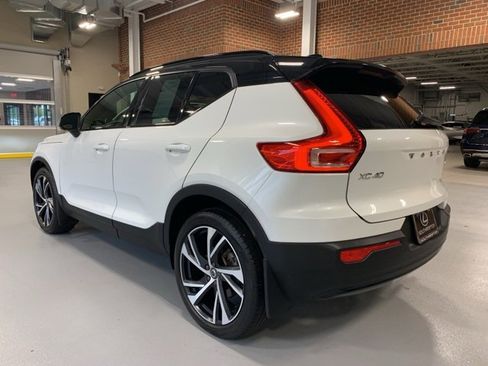 Used 2022 Volvo XC40 T5 R-Design w/ Climate Package image 6