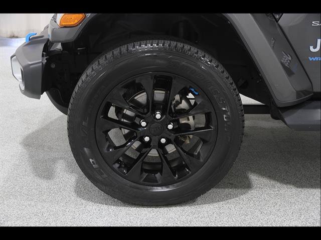 Used 2022 Jeep Wrangler Unlimited Sahara w/ Cold Weather Group AWD/4WD image 24