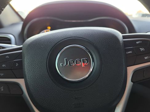 Used 2018 Jeep Grand Cherokee Altitude image 28