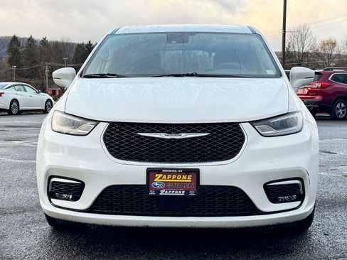 Used 2022 Chrysler Pacifica Touring-L image 8