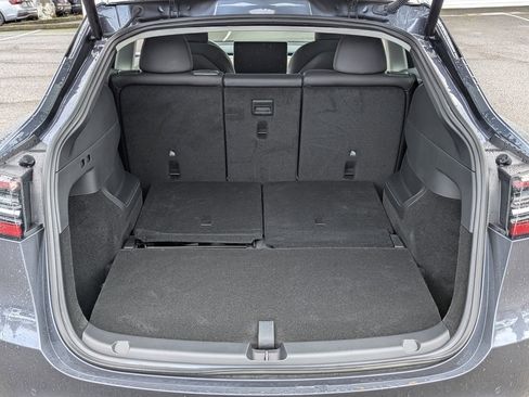 Used 2022 Tesla Model Y Long Range image 28