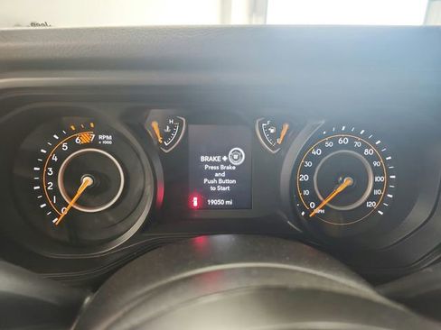 Used 2025 Jeep Wrangler Willys image 9