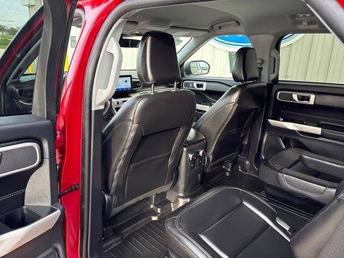 Certified 2022 Ford Explorer XLT w/ Equipment Group 202A AWD/4WD image 29