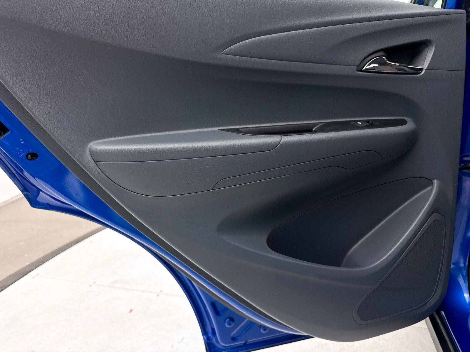 Used 2020 Chevrolet Bolt LT FWD image 25