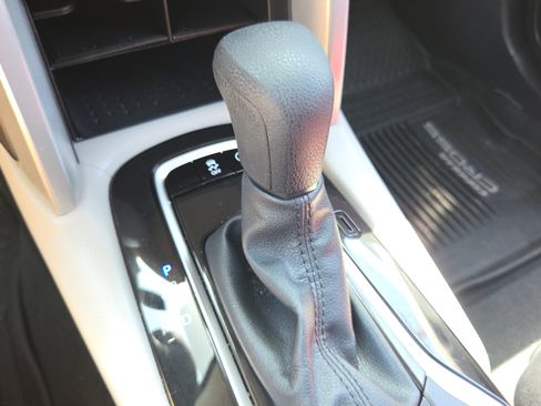 Used 2024 Toyota Corolla Cross L FWD image 17