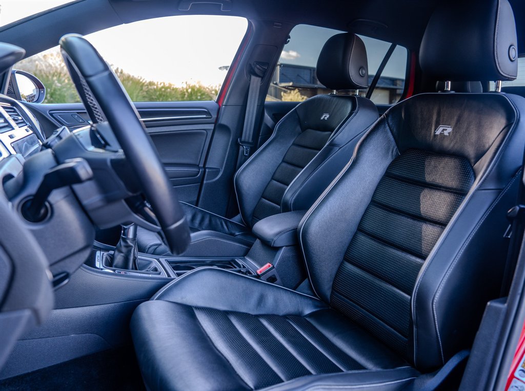Used 2019 Volkswagen Golf R 4-Door AWD/4WD image 26