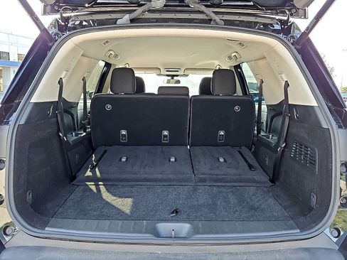 Used 2025 Nissan Pathfinder SV FWD image 32