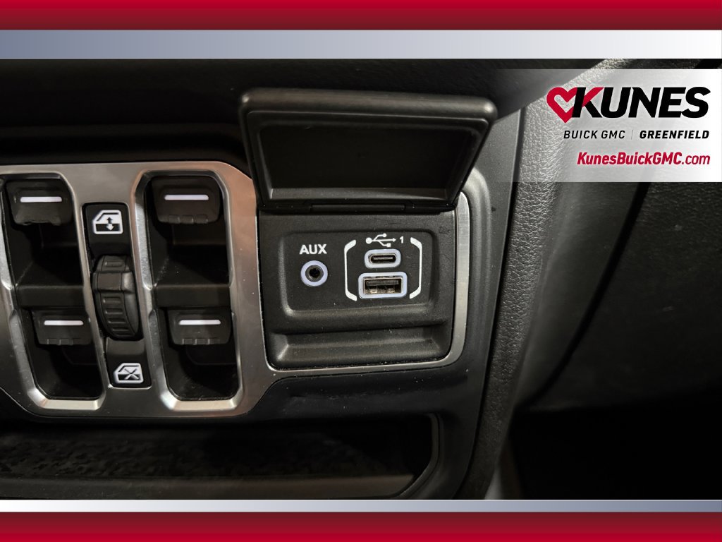 Used 2024 Jeep Wrangler Unlimited Sahara AWD/4WD image 33