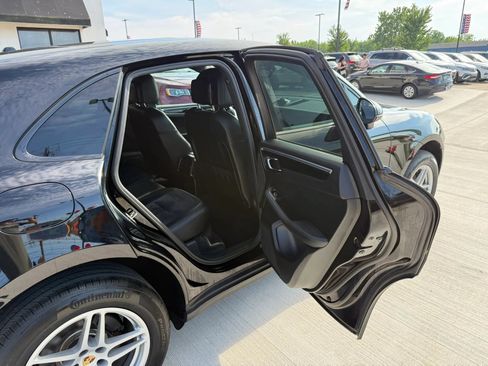 Used 2017 Porsche Macan AWD/4WD image 23