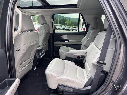 Used 2025 Ford Expedition Active AWD/4WD image 11