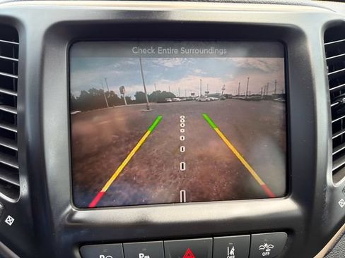 Used 2015 Jeep Cherokee Limited w/ Luxury Group AWD/4WD image 23