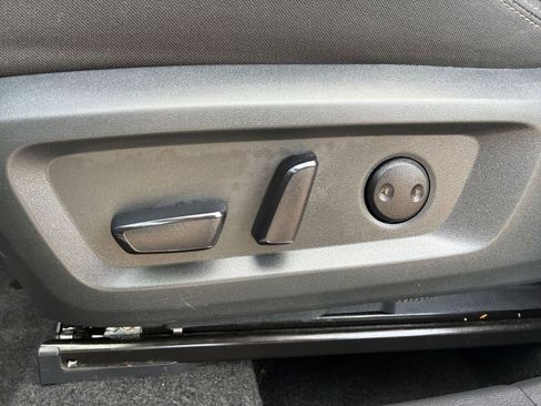 Used 2025 Nissan Rogue SV image 22