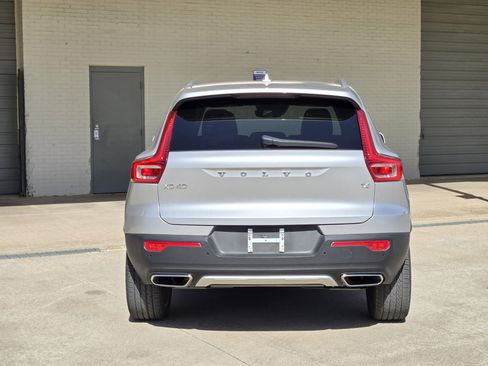 Used 2019 Volvo XC40 T4 Inscription image 8