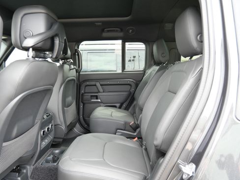 New 2026 Land Rover Defender 130 X-Dynamic SE AWD/4WD image 6