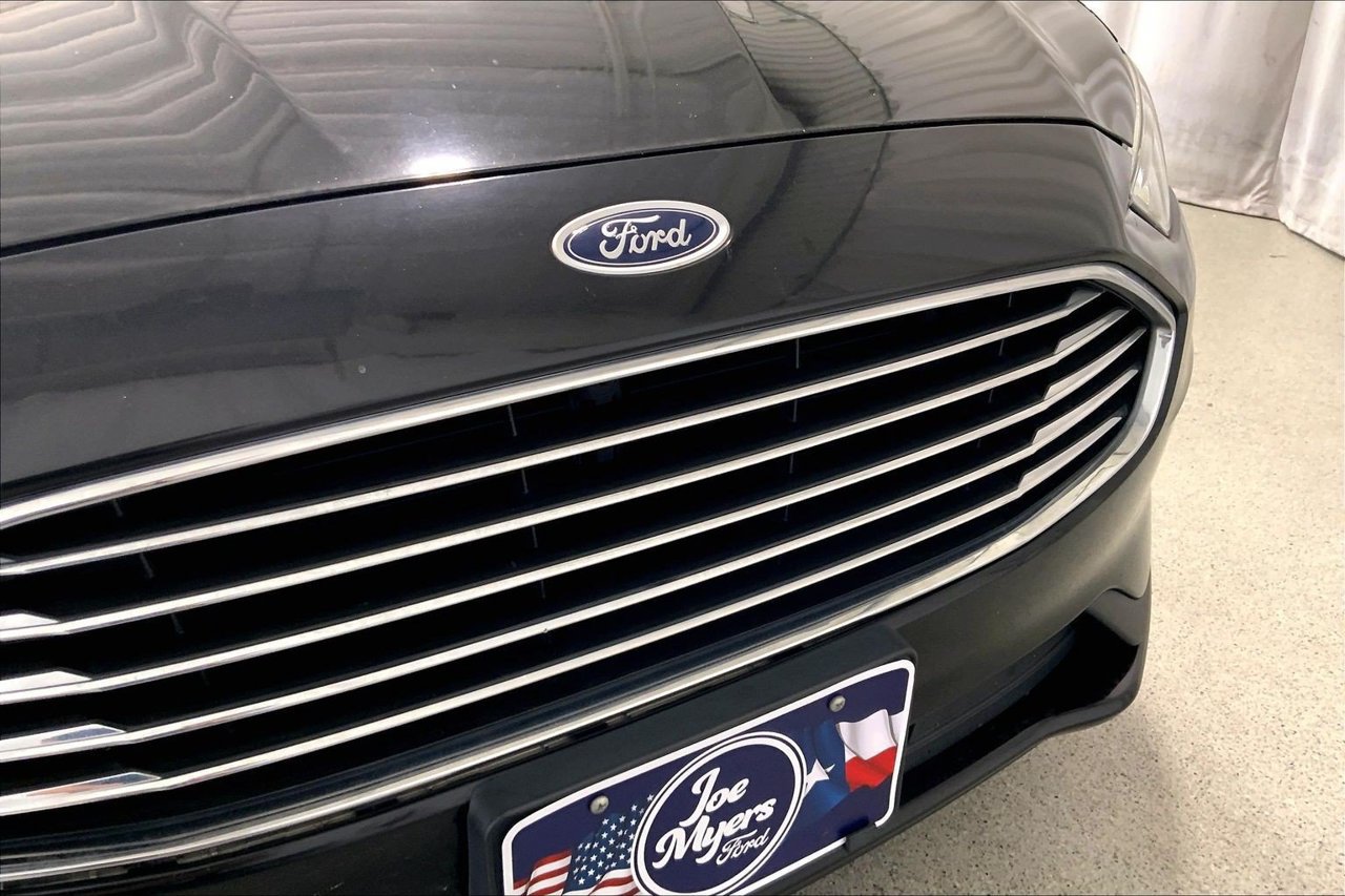 Used 2019 Ford Fusion SE FWD image 7