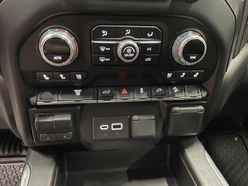 Used 2023 GMC Sierra 2500 AT4 w/ Gooseneck/5TH Wheel Package AWD/4WD image 17