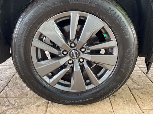 Used 2023 Nissan Pathfinder SV w/ Black Appearance Package image 10