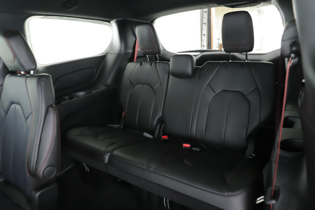 New 2027 Chrysler Pacifica Select FWD image 28