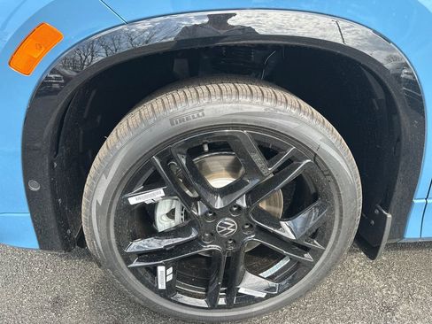 New 2026 Volkswagen Tiguan SE R-Line AWD/4WD image 2