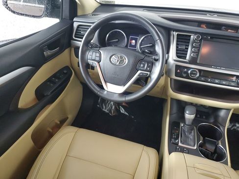 Certified 2017 Toyota Highlander XLE image 11