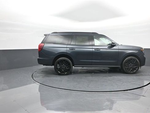 New 2026 Ford Expedition Platinum image 8