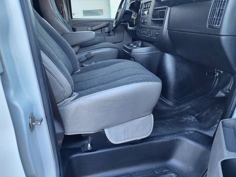 Used 2023 GMC Savana 2500 w/ Driver Convenience Package image 7