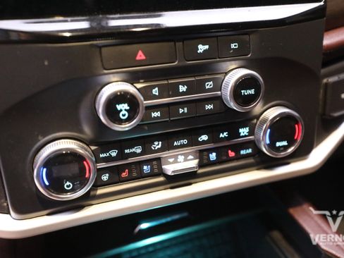 Used 2022 Ford Expedition Limited image 24